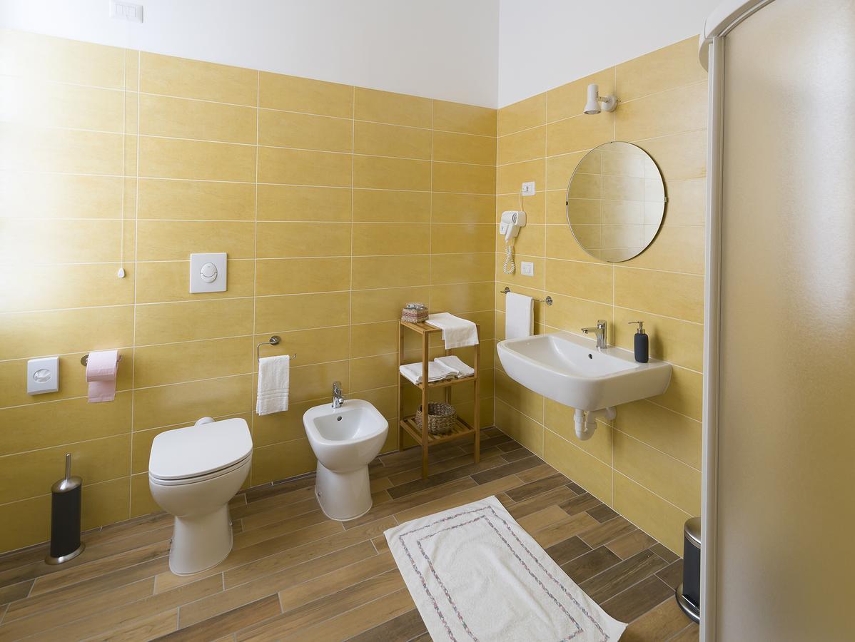 La Nostra Casa In Centro Hotel Lecco Luaran gambar