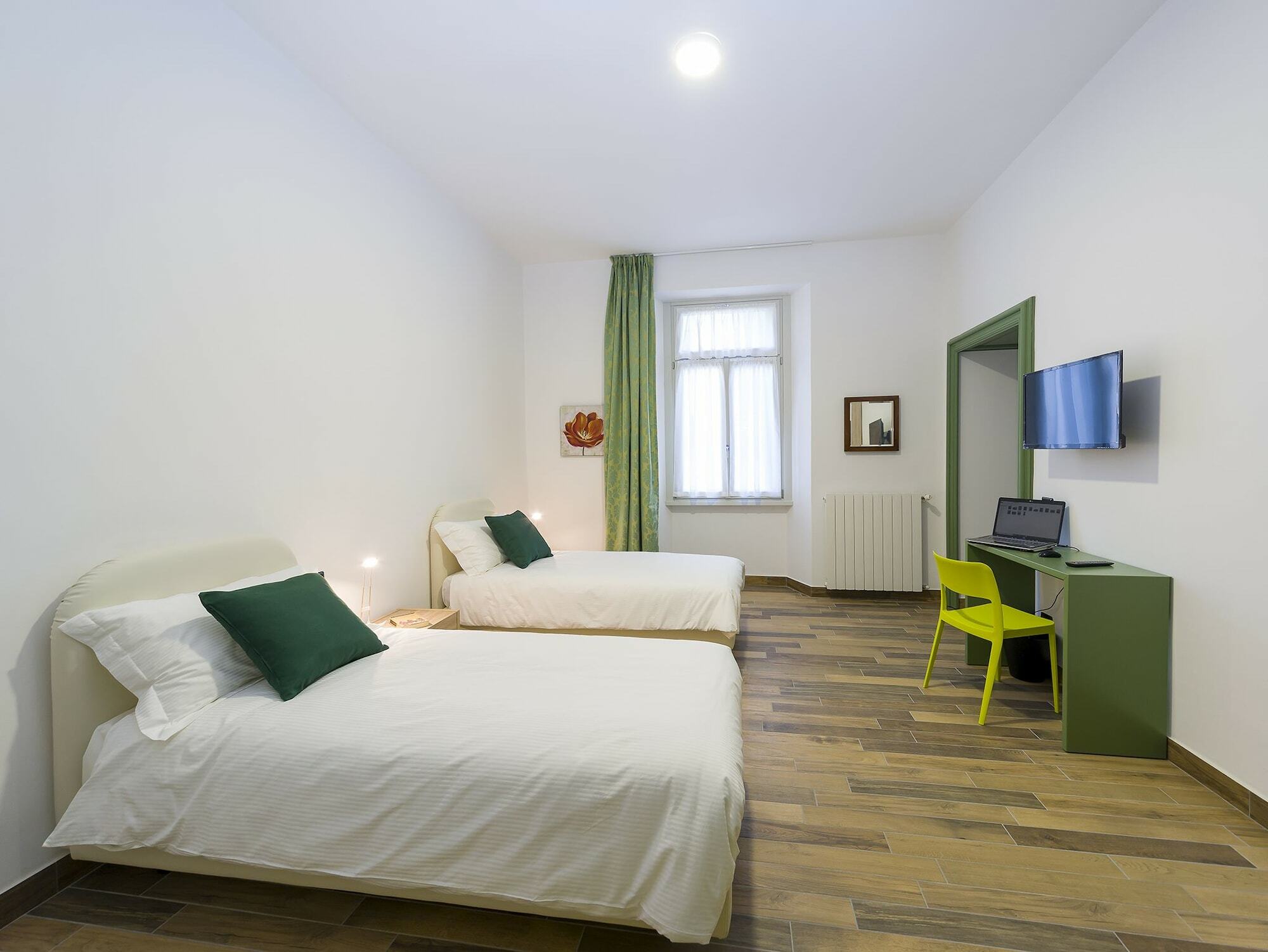 La Nostra Casa In Centro Hotel Lecco Luaran gambar